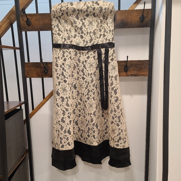 Black strapless dress with cream lace overlay - Picture 2 of 7